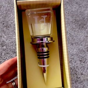 NWT 3D monogram U wine stopper. Stainless steel.